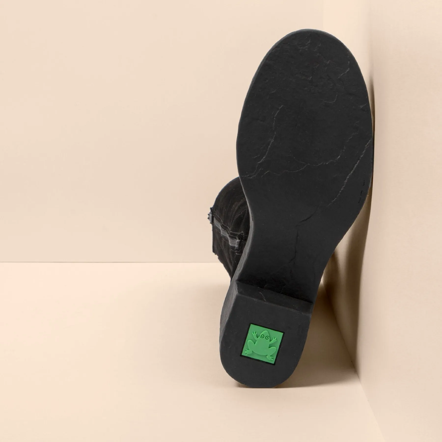 ticino_2-2.webp Mujer El Naturalista 5663 Ticino