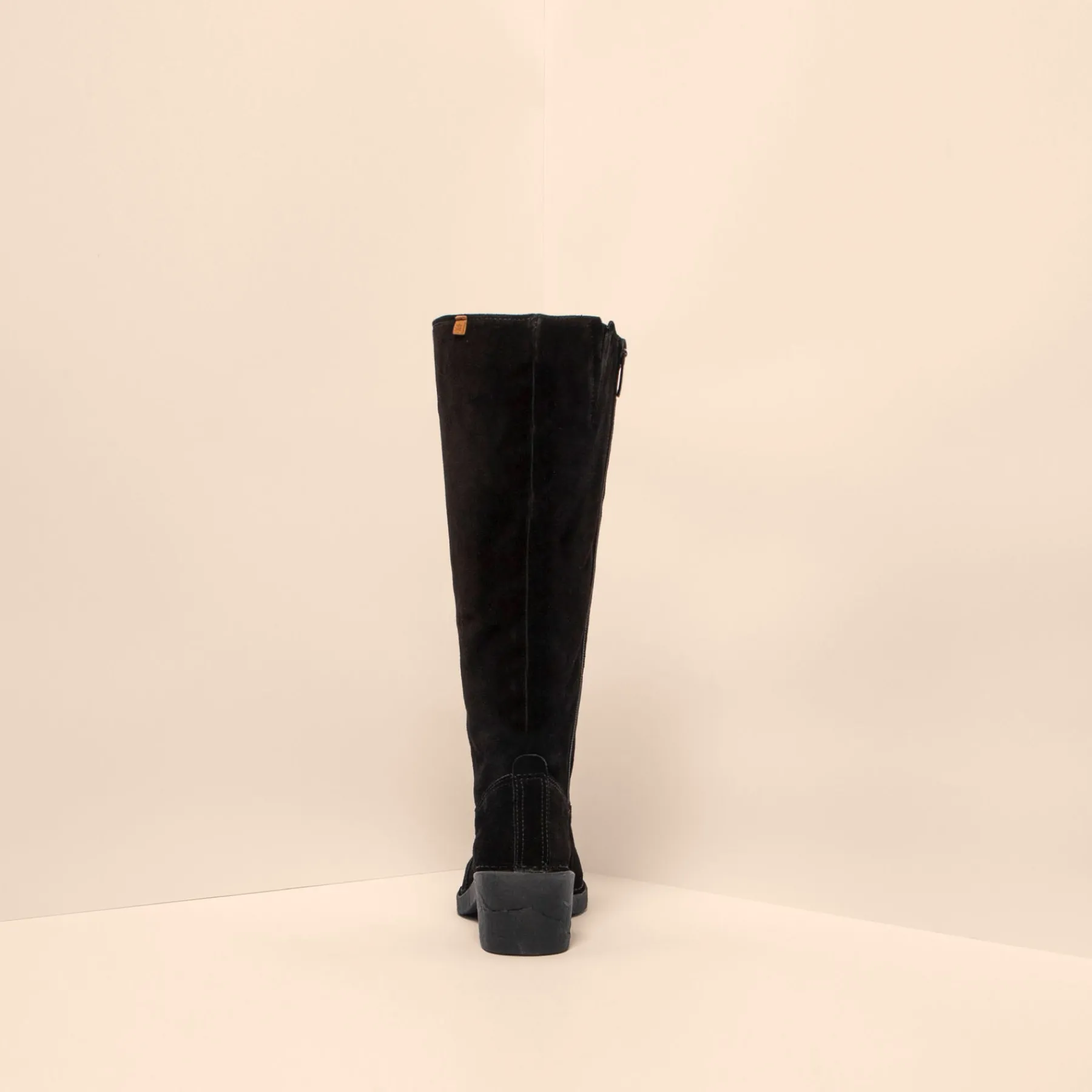 ticino_4-2.webp Mujer El Naturalista 5663 Ticino